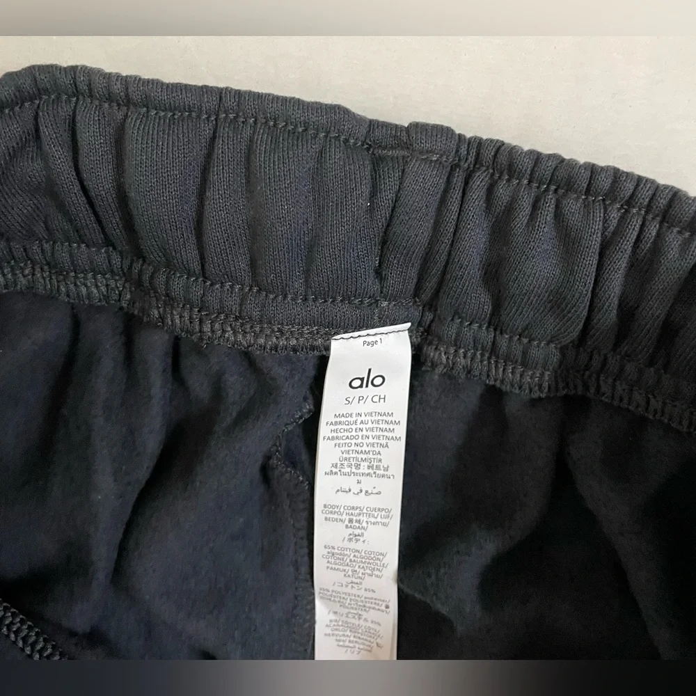 Alo Yoga NWT Accolade Straight Leg Anthracite Grey Color Size S